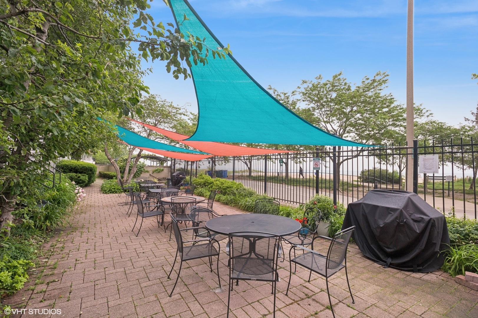 5757 North Sheridan Road, Unit 20J Chicago, IL 60660 - Photo 17 of 20 a view of a chairs and table in backyard