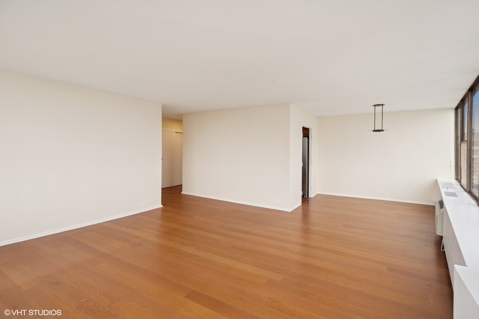 5757 North Sheridan Road, Unit 20J Chicago, IL 60660 - Photo 3 of 20 a view of an empty room