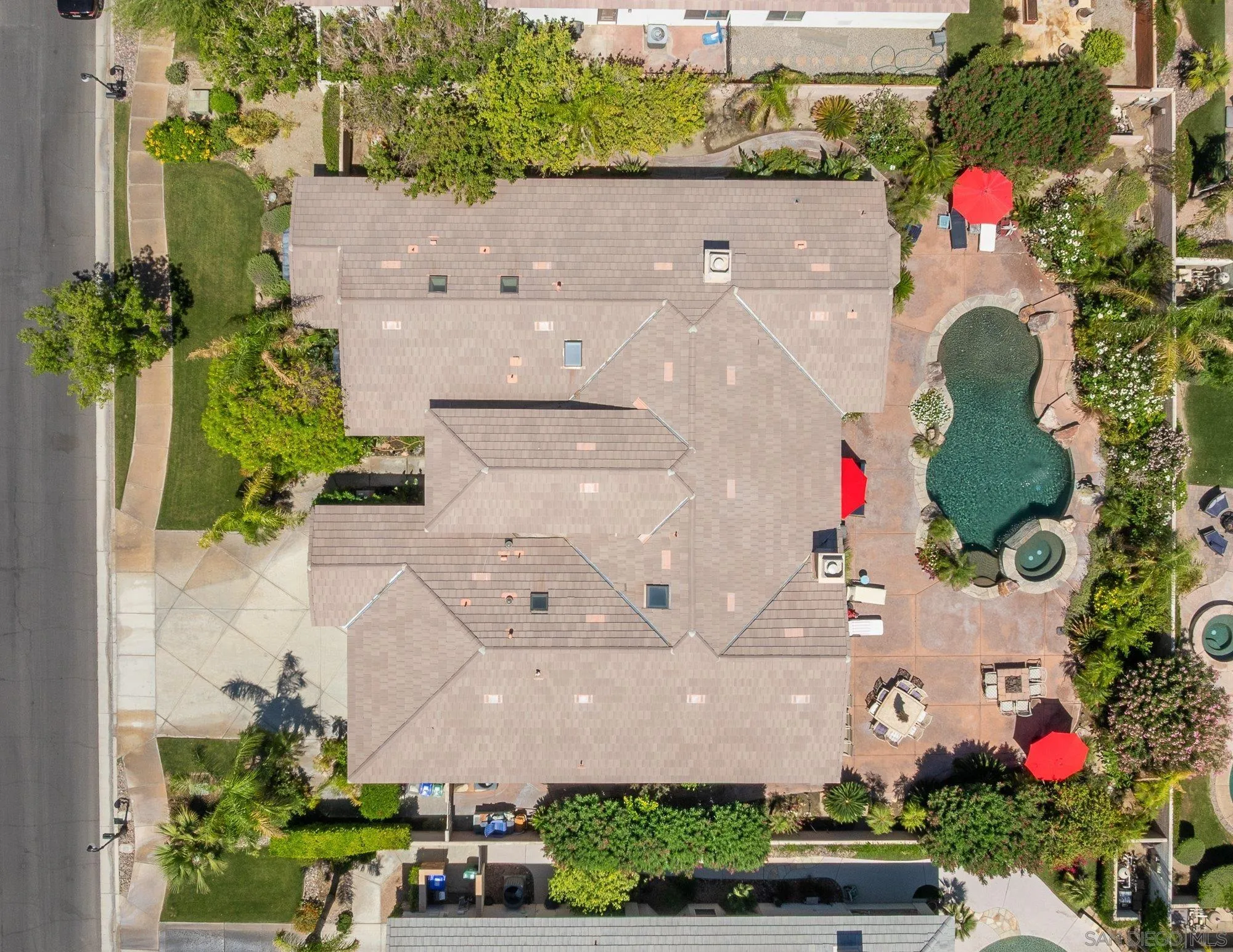 4 Chandon Court Rancho Mirage, CA 92270 - Photo 39 of 44 an aerial view of house and yard