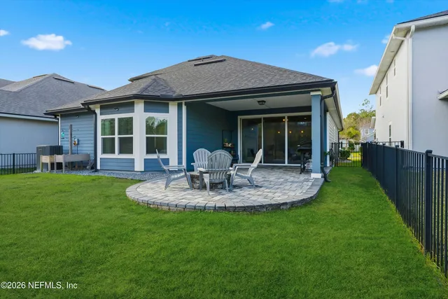 a view of a house with backyard and porch