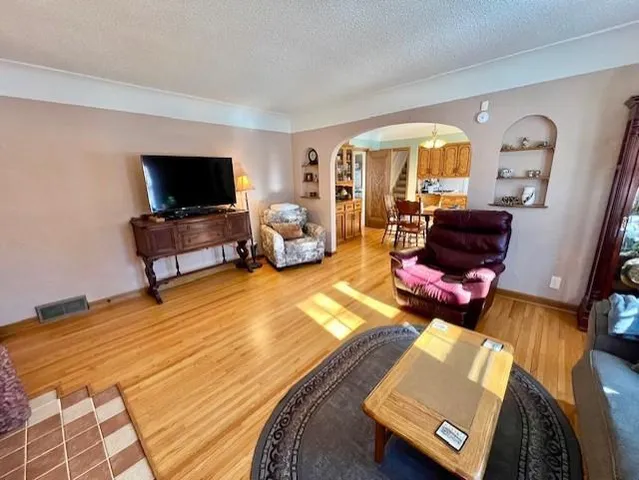 $284,900 | 445 Franklin Street Southwest, Hutchinson, MN 55350