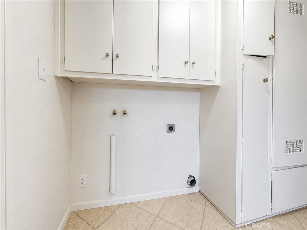 325 North Sanders Street Ridgecrest, CA 93555 - Photo 10 of 23 a view of cabinets