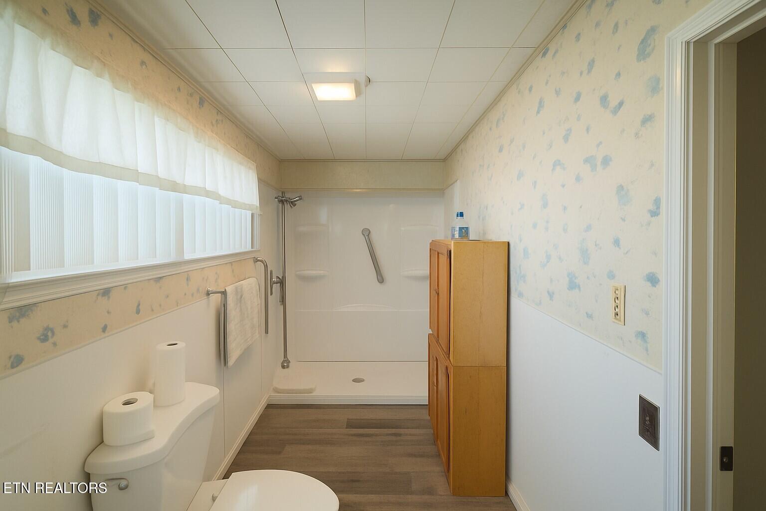 100 Church Street Loudon, TN 37774 - Photo 14 of 19 Master Bath