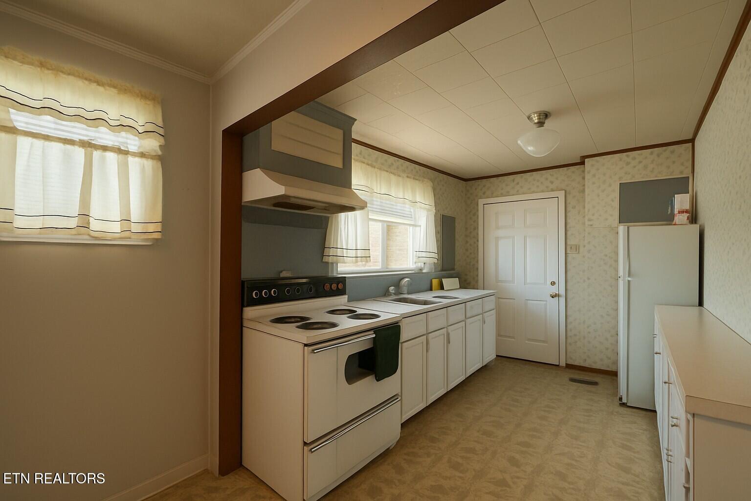 100 Church Street Loudon, TN 37774 - Photo 16 of 19 Kitchen