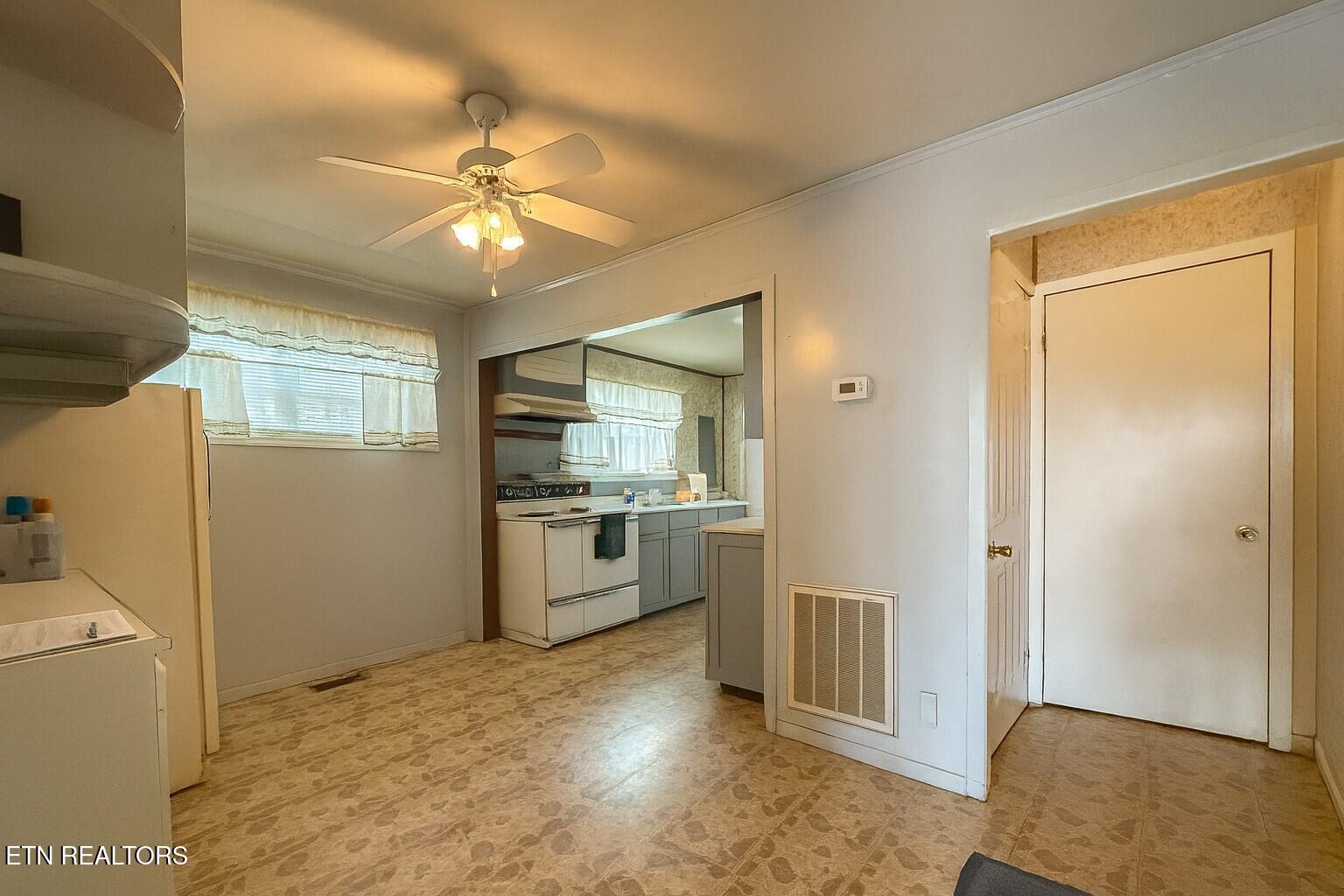 100 Church Street Loudon, TN 37774 - Photo 18 of 19 Dining 2