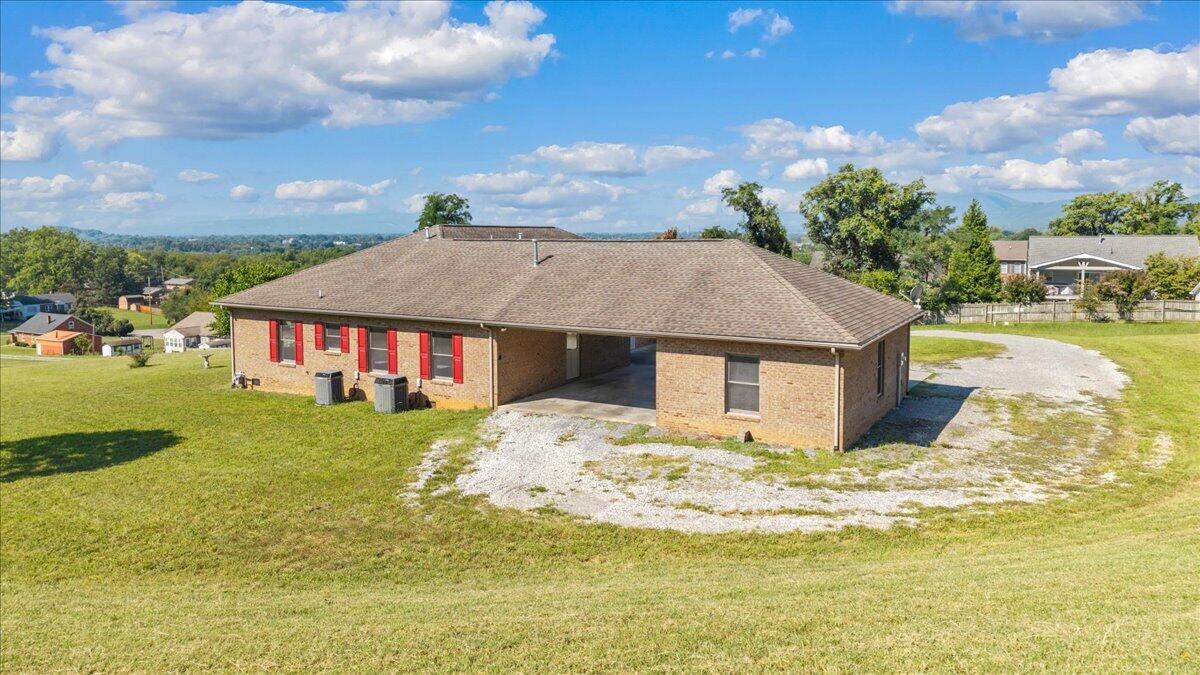1320 Beaumont Road Roanoke, VA 24019 - Photo 15 of 54 37-DJI_20260903105328_0113_D