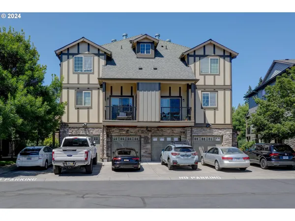 $374,000 | 7915 Northeast Rockne Way, Hillsboro, OR 97006