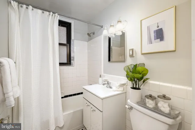 $329,000 | 1010 25th Street Northwest, Unit 202, Washington, DC 20037