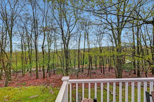 $427,000 | 52 Laurelwood Drive, Lake Harmony, PA 18624
