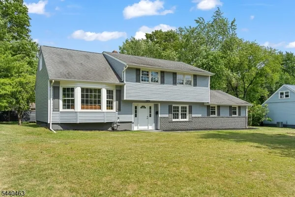 $749,900 | 8 Crest Drive, Bridgewater, NJ 08805