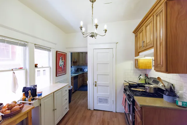 $995,000 | 667 10th Street, Oakland, CA 94607