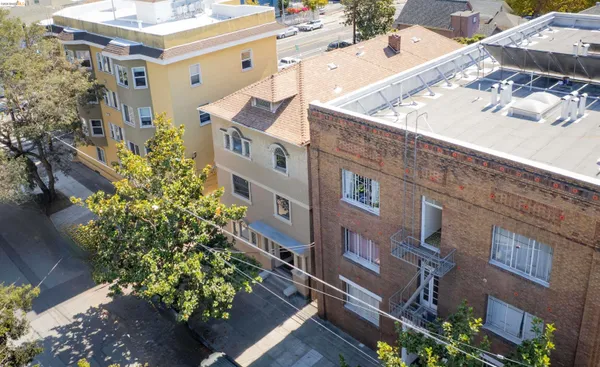 $995,000 | 667 10th Street, Oakland, CA 94607