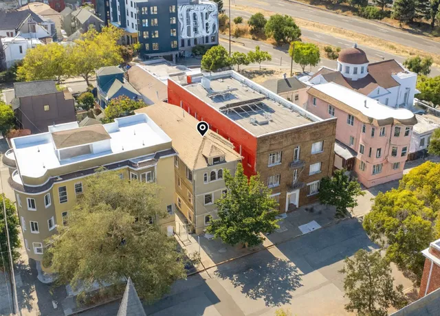 $995,000 | 667 10th Street, Oakland, CA 94607
