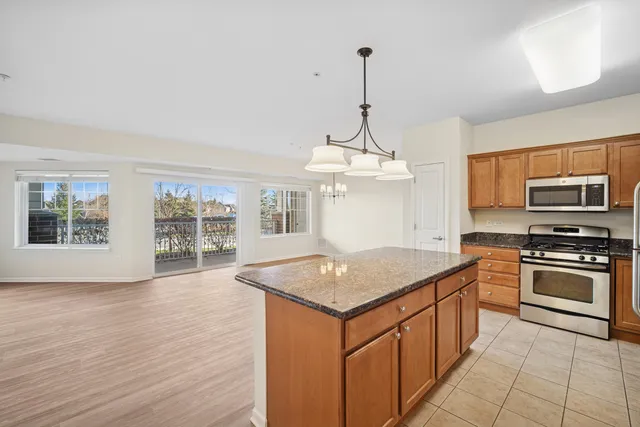 $227,989 | 2220 Founders Drive, Unit 113, Northbrook, IL 60062