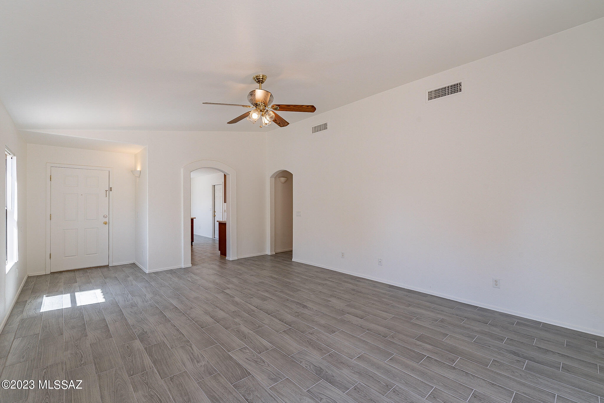 8513 East Sarnoff Ridge Loop Tucson, AZ 85710 - Photo 9 of 33