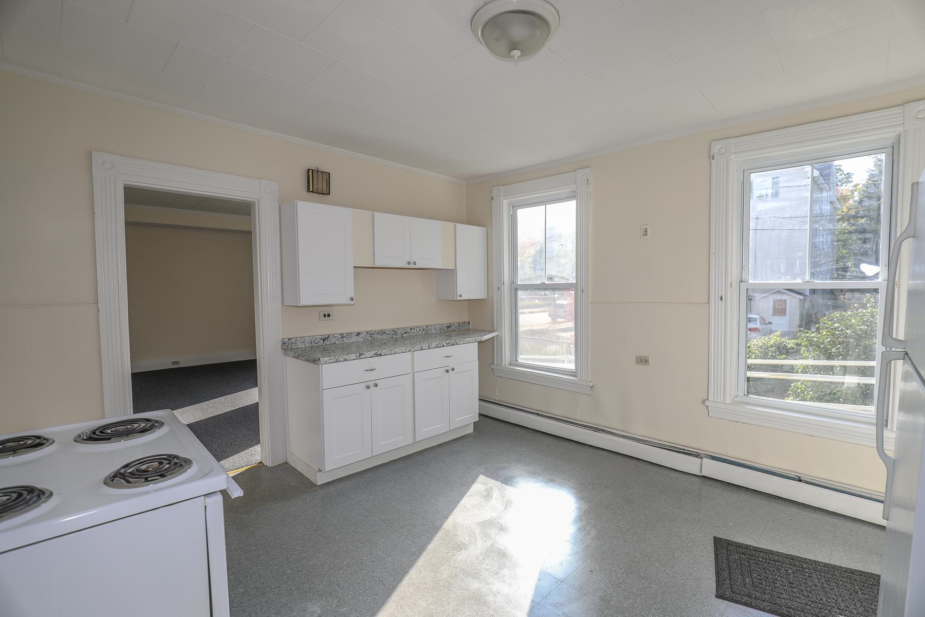 174 Green Street Manchester, NH 03103 - Photo 16 of 40