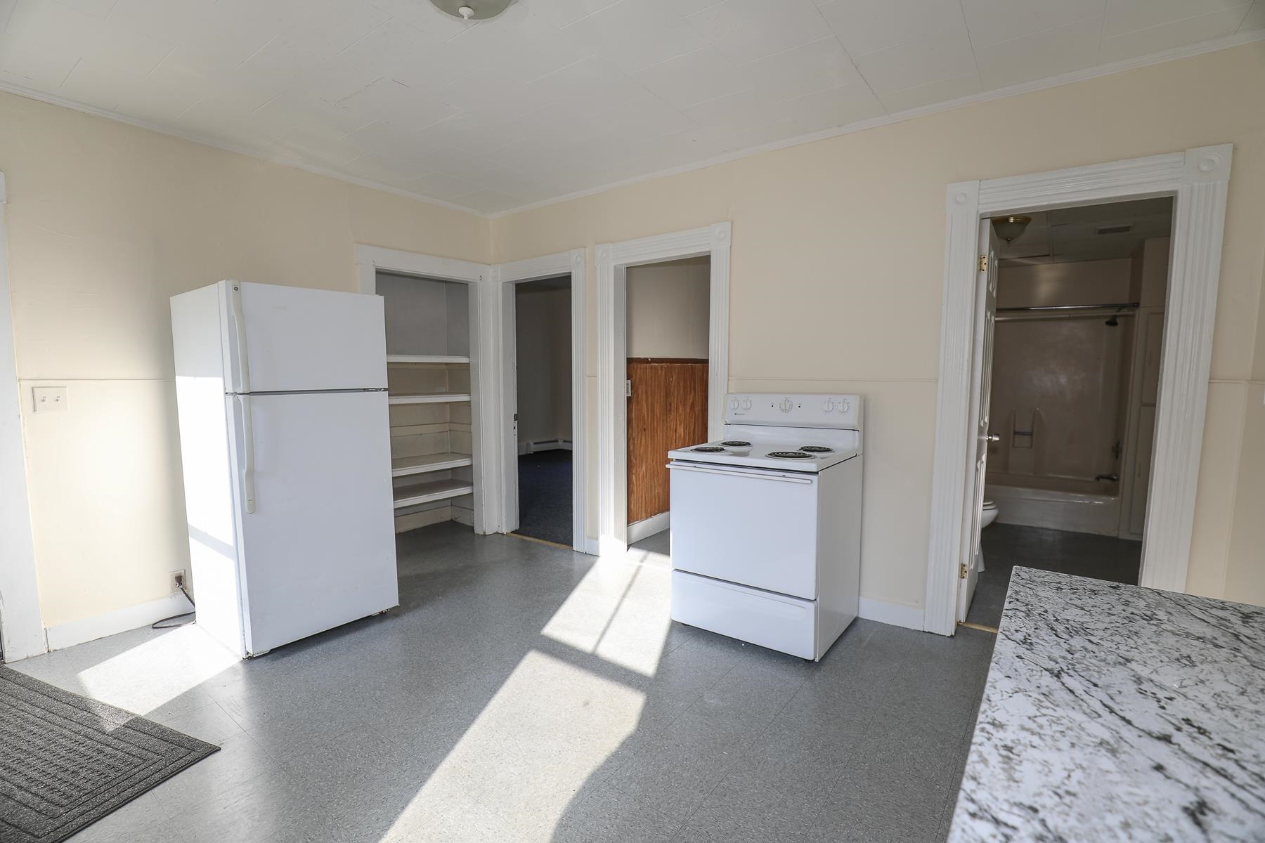 174 Green Street Manchester, NH 03103 - Photo 19 of 40