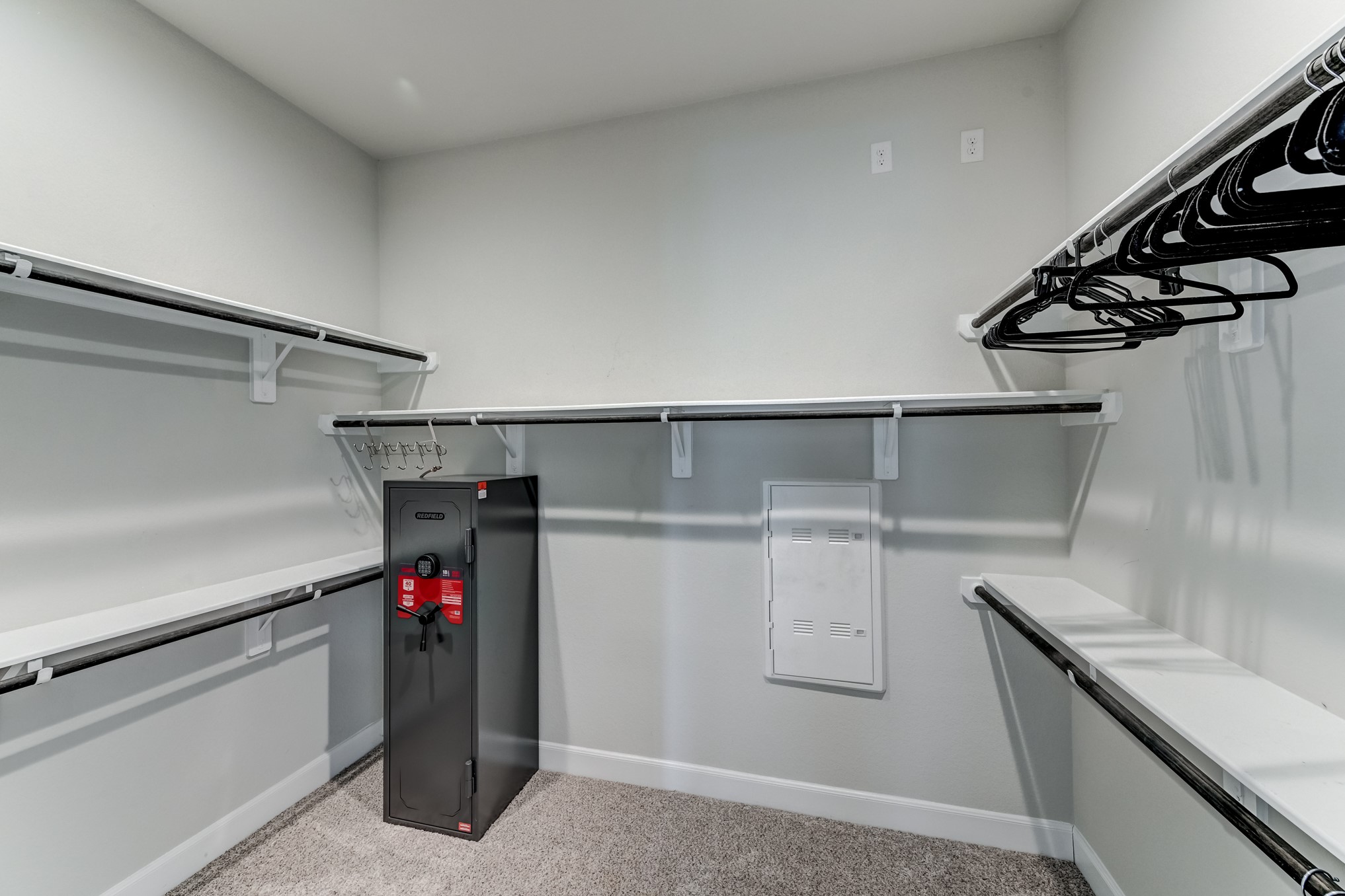 5806 Metaphor Way Rosenberg, TX 77469 - Photo 27 of 50 a utility room with closet and windows