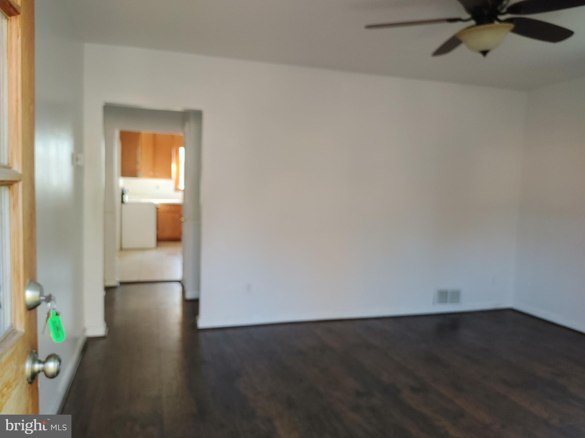 5815 Aley Road Temple Hills, MD 20748 - Photo 4 of 28 Living Room