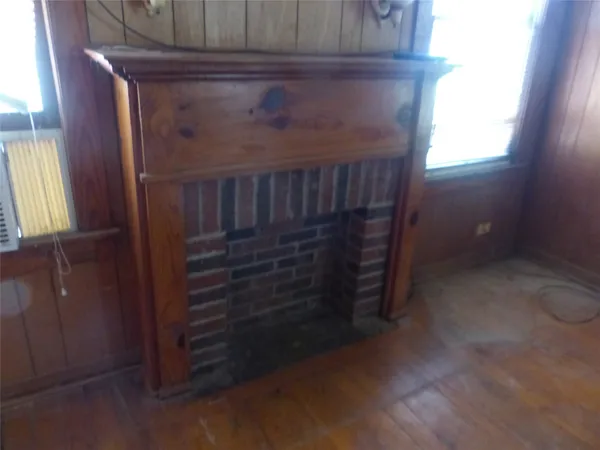 $1 | 1102 West Main Street, Brenham, TX 77833