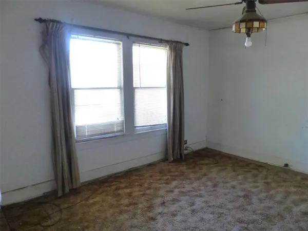 $1 | 1102 West Main Street, Brenham, TX 77833