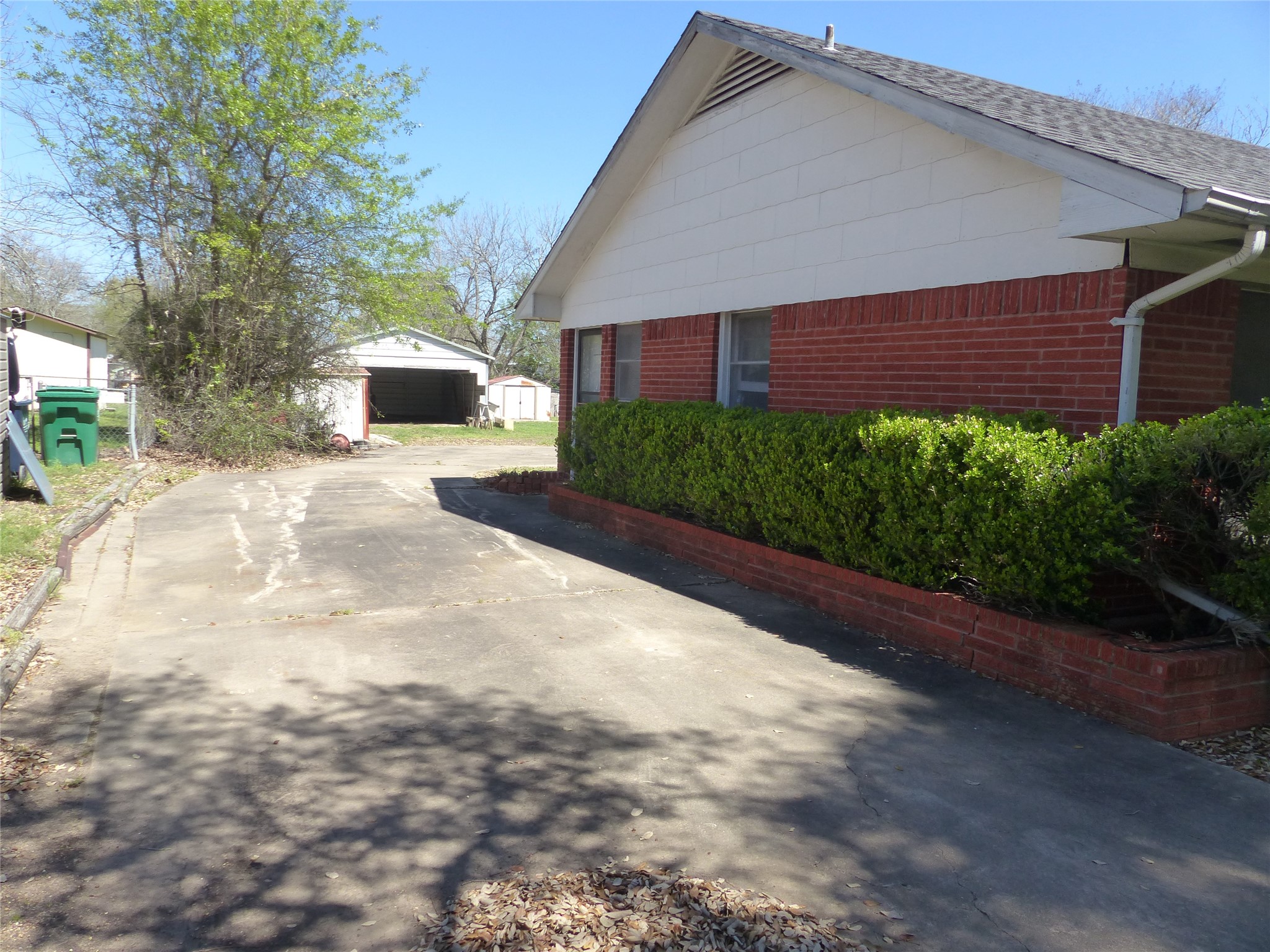 1102 West Main Street Brenham, TX 77833 - Photo 5 of 23