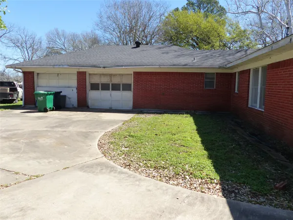 $1 | 1102 West Main Street, Brenham, TX 77833
