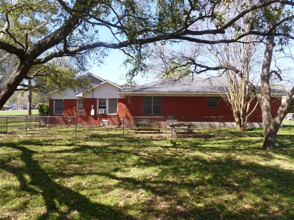 $1 | 1102 West Main Street, Brenham, TX 77833