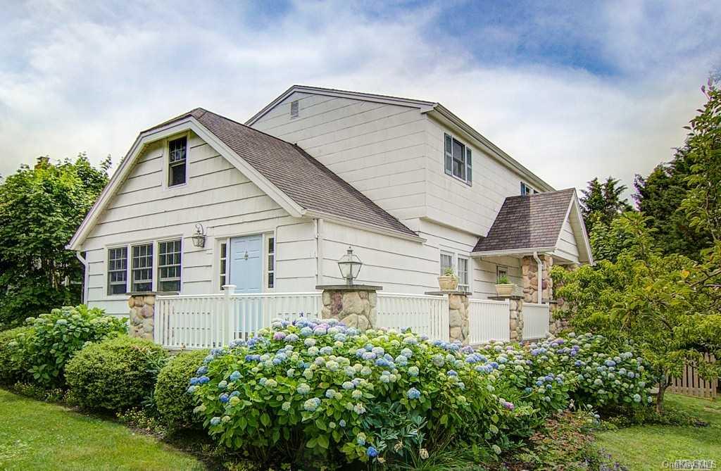 33 Landing Road Huntington, NY 11743 - Photo 1 of 1 Front of the House