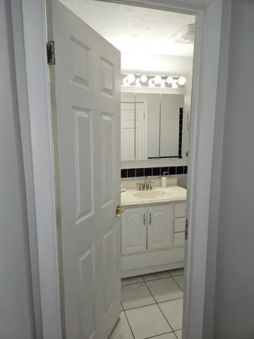 $2,800 | 2 Karena Drive, Unit 11, Taunton, MA 02780