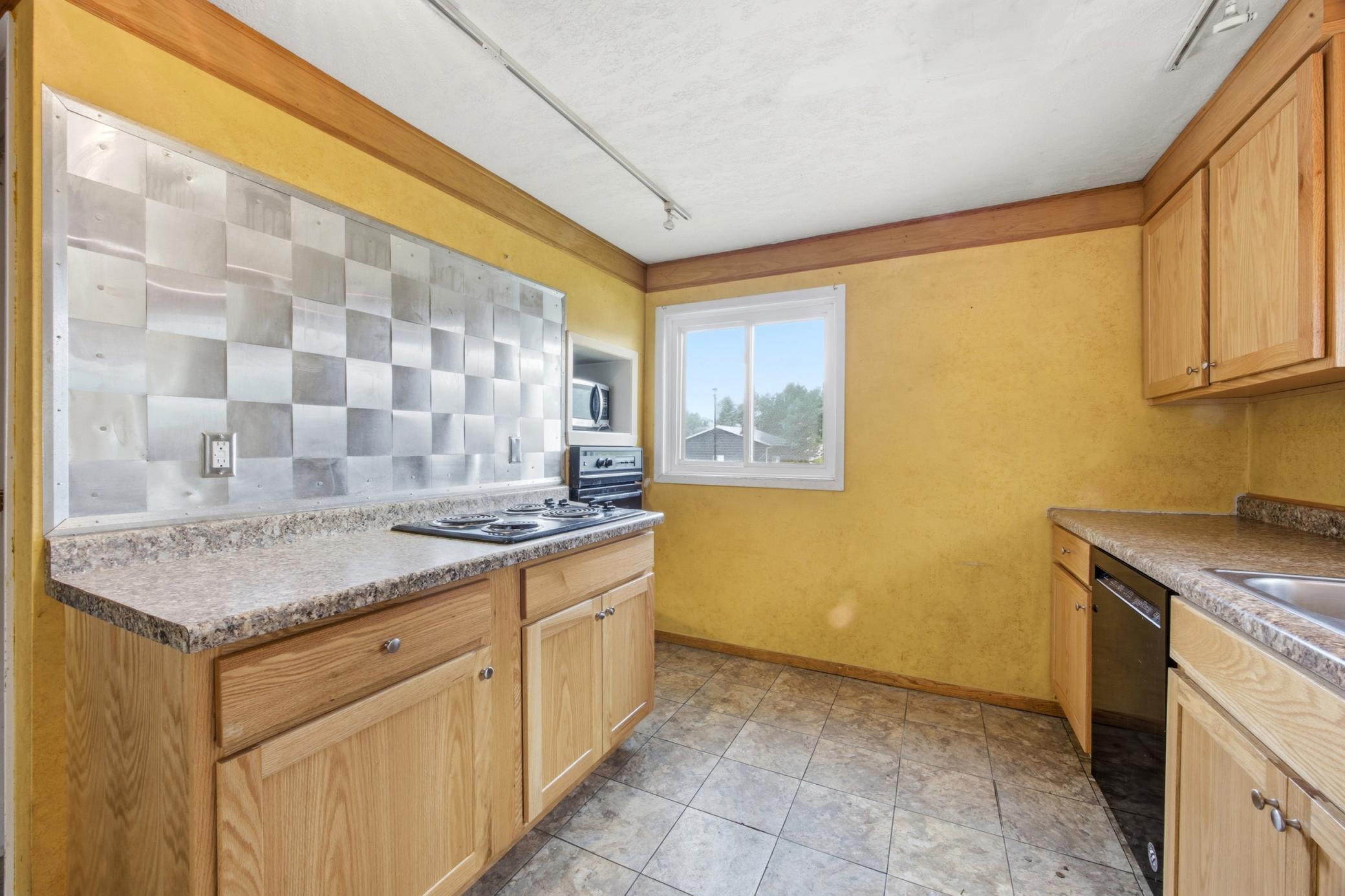 1306 18th Street South Fargo, ND 58103 - Photo 6 of 26