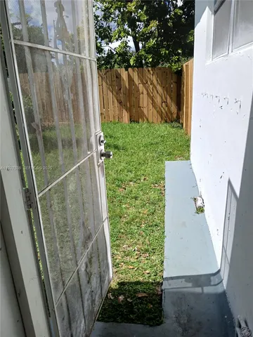 $1,100 | 6505 Pines Parkway, Unit 2, Hollywood, FL 33023