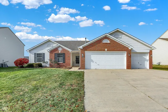 $334,900 | 1906 Spring Beauty Drive, Avon, IN 46123