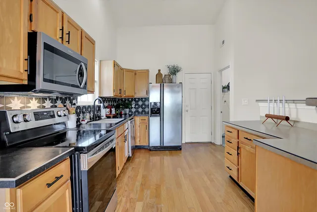 $334,900 | 1906 Spring Beauty Drive, Avon, IN 46123