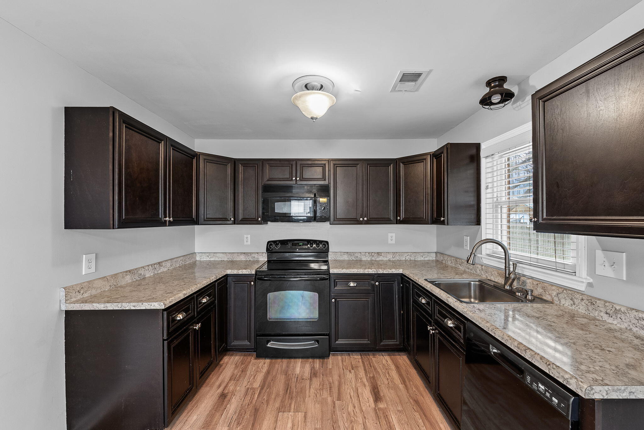 123 Pandora Drive Goose Creek, SC 29445 - Photo 12 of 27 11-web-or-mls-Barclay Media Co.-11