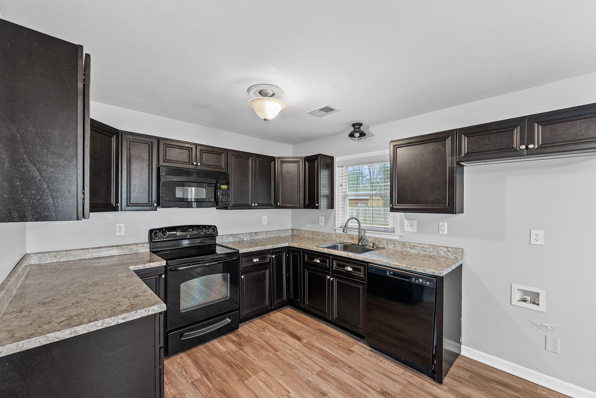 123 Pandora Drive Goose Creek, SC 29445 - Photo 10 of 27 10-web-or-mls-Barclay Media Co.-10