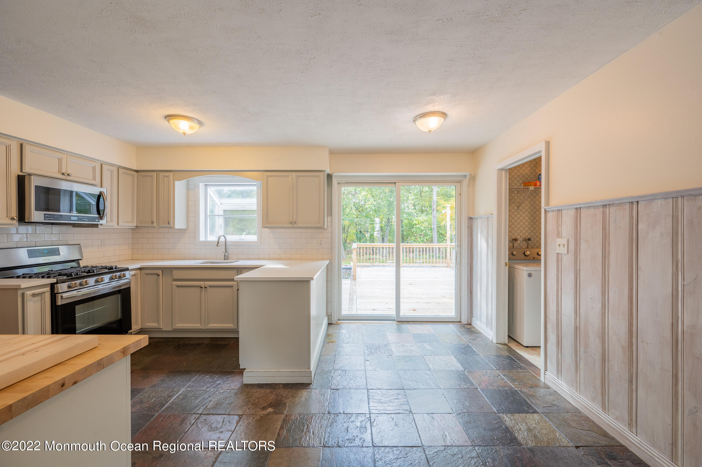 46 South Longview Road Howell, NJ 07731 - Photo 4 of 34 D5DE576B-9CE4-4F95-B83D-20804D95C0A5