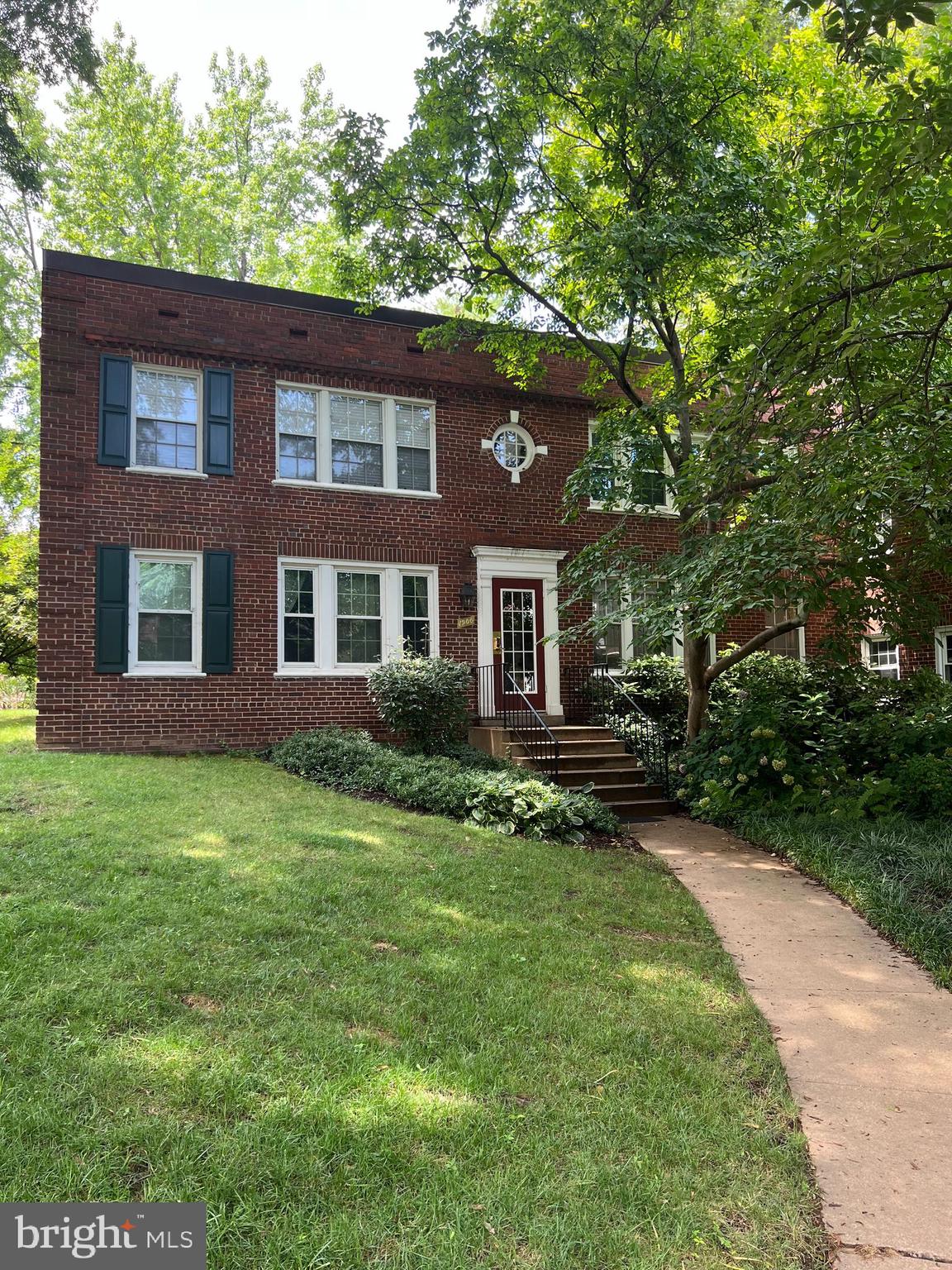 1900 North Rhodes Street, Unit 69 Arlington, VA 22201 - Photo 2 of 19 Colonial Garden Style Condominium