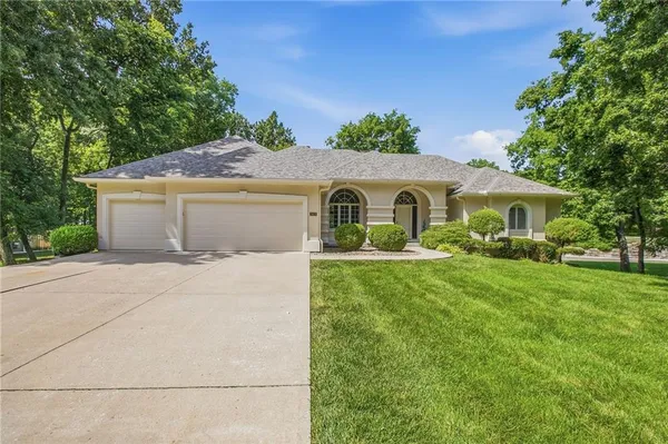$549,000 | 3431 Northwest Pink Hill Circle, Blue Springs, MO 64015