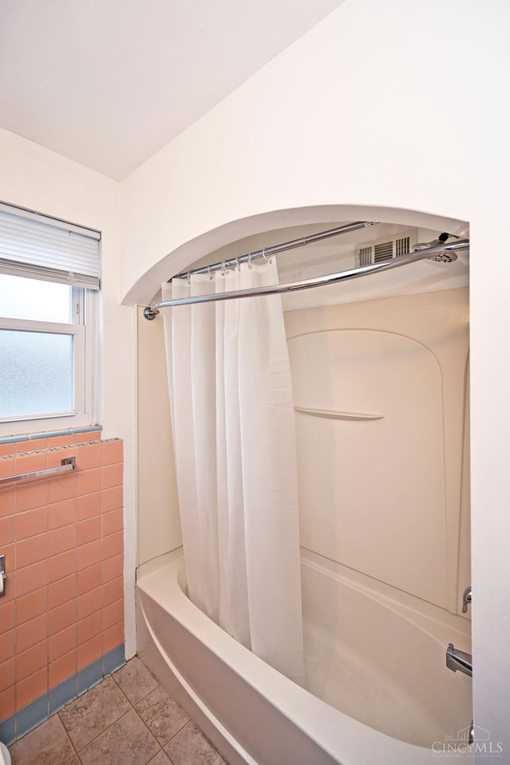 7552 Montgomery Road, Unit 1 Cincinnati, OH 45236 - Photo 17 of 28