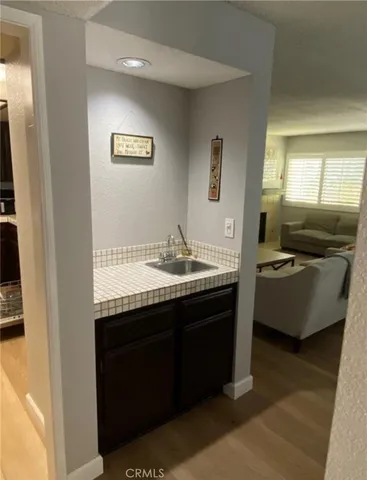 a en suite bathroom with a double vanity sink and a mirror