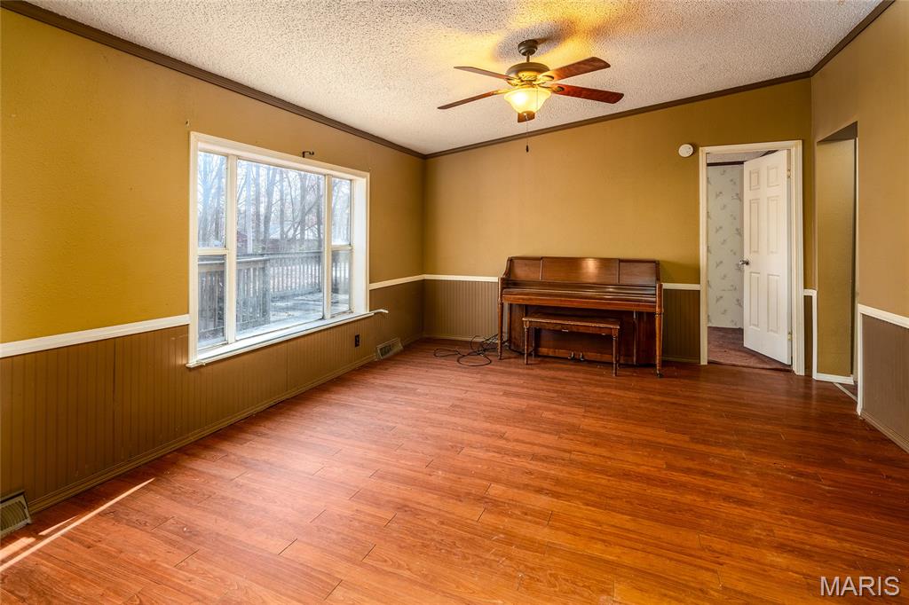 302 Russell Street Cambria, IL 62915 - Photo 5 of 40