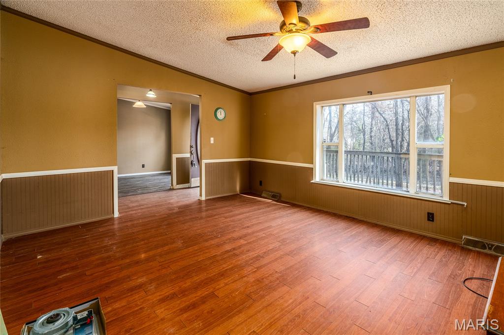 302 Russell Street Cambria, IL 62915 - Photo 6 of 40