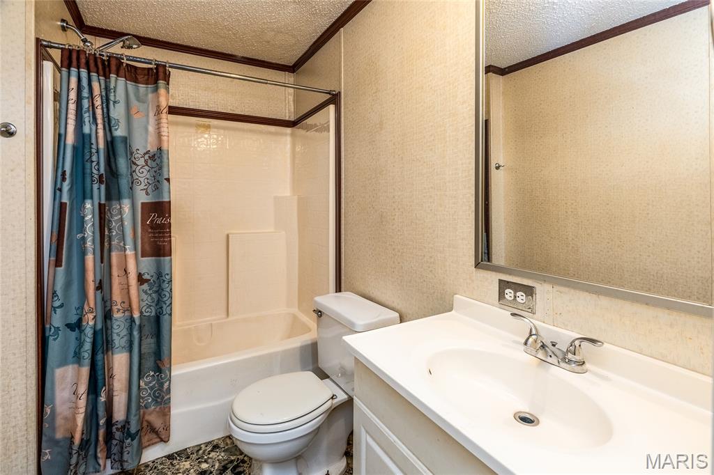 302 Russell Street Cambria, IL 62915 - Photo 9 of 40