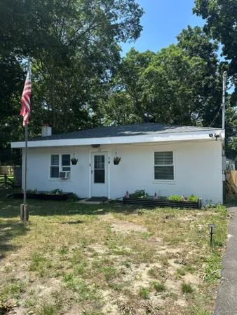 $599,000 | 14 Coolidge Road, Hampton Bays, NY 11946