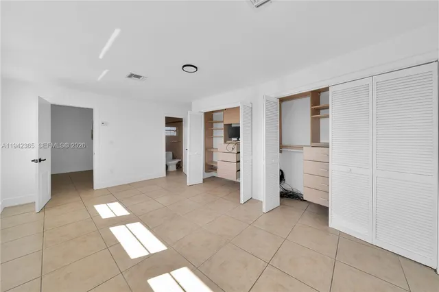 a view of empty room with an empty space