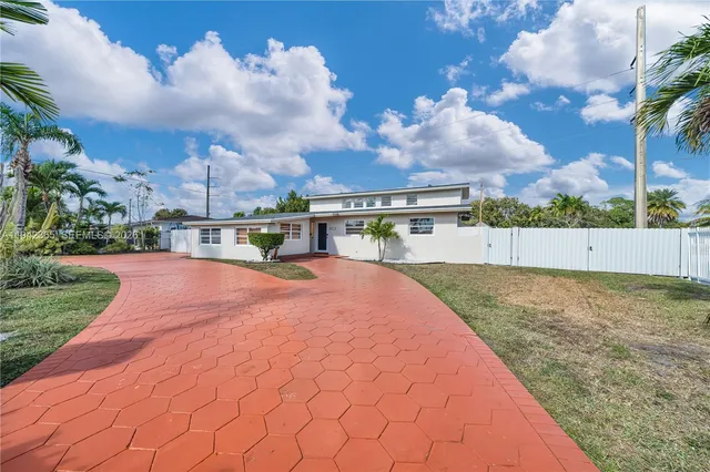 a view of outdoor space with yard and entertaining space