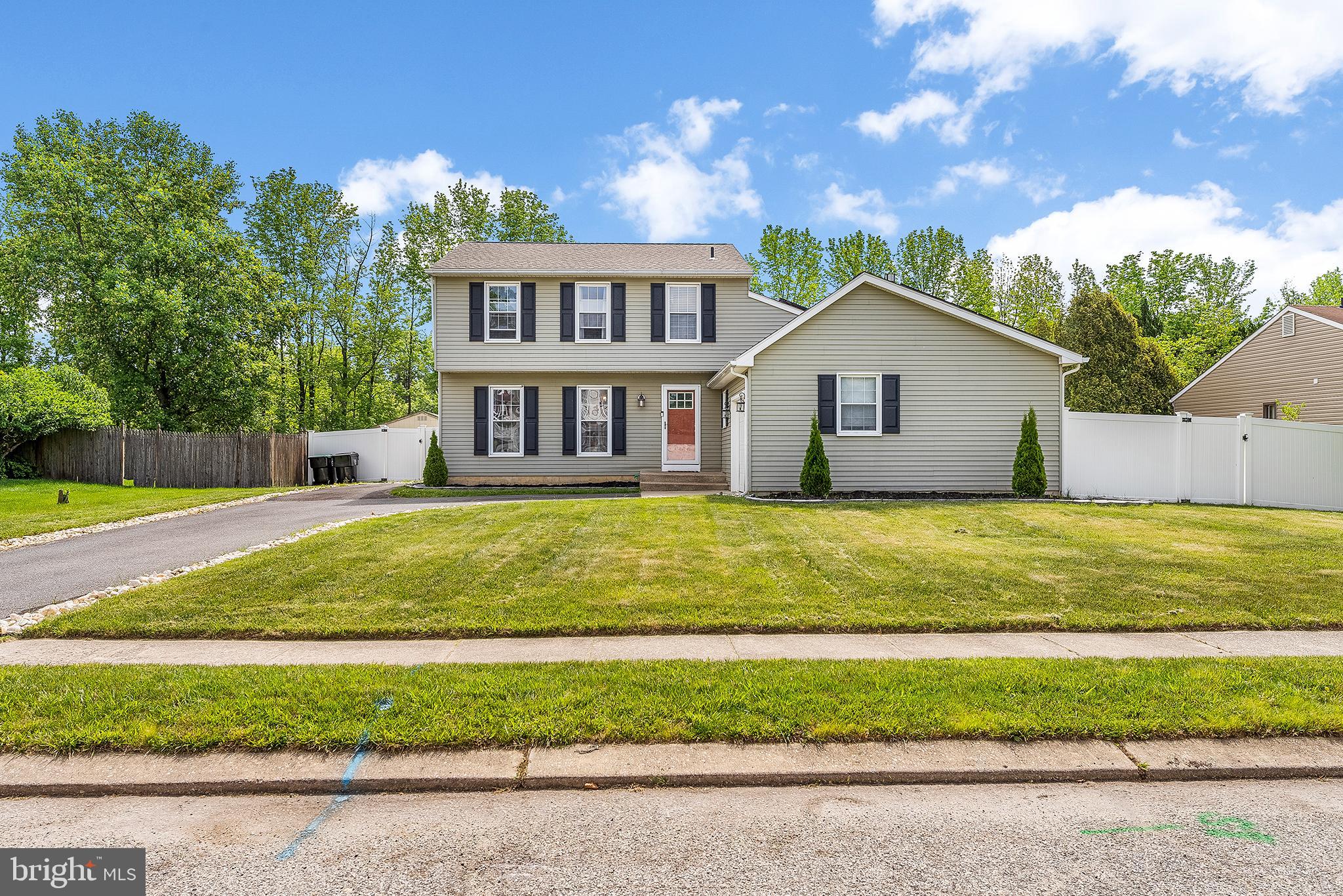 29 Hawthorne Road Sicklerville, NJ 08081 - Photo 1 of 32 Gallery Image 1