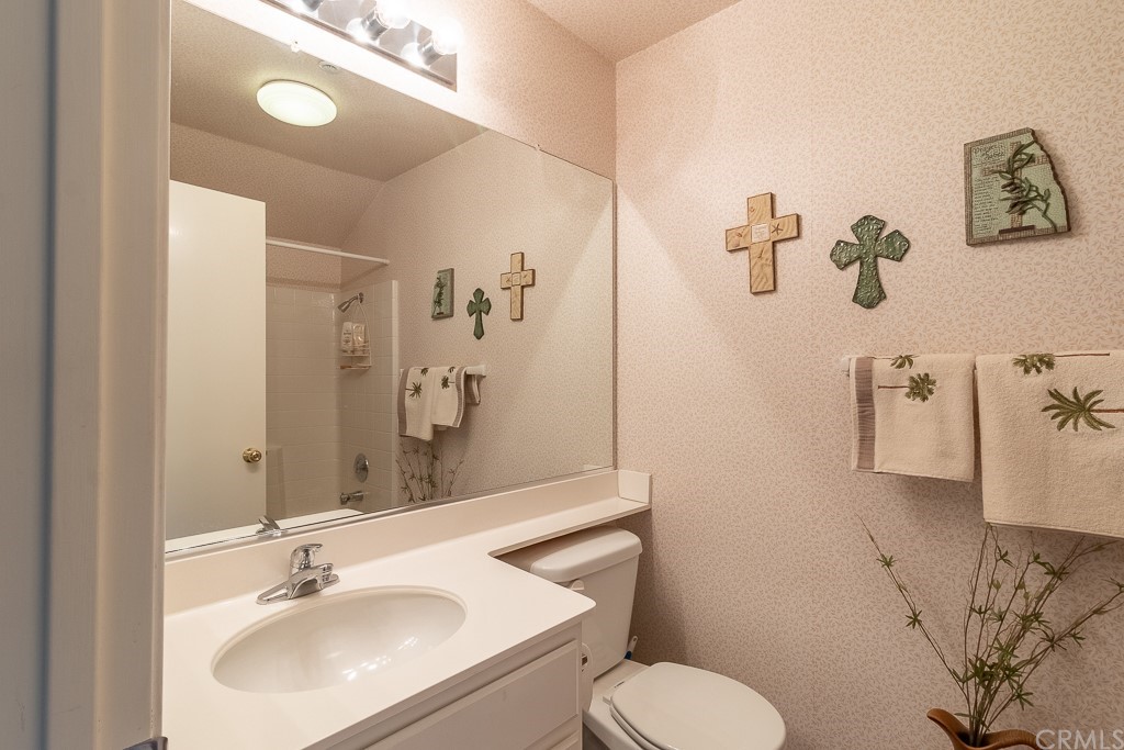 7670 Calle Talia Highland, CA 92346 - Photo 24 of 37 UPPER LEVEL BATH