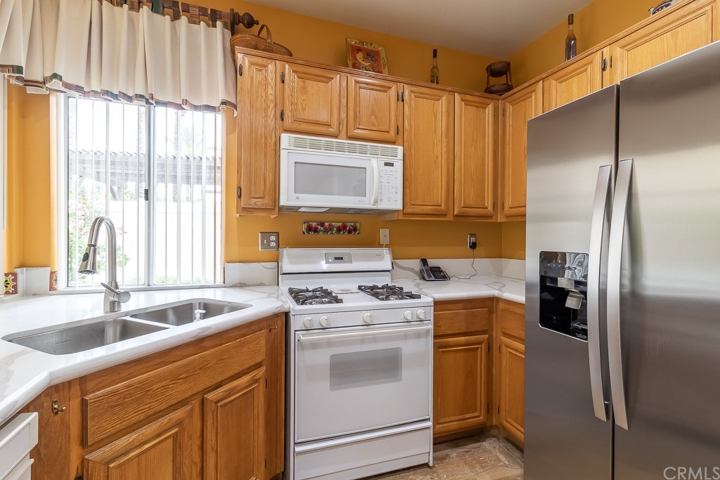 7670 Calle Talia Highland, CA 92346 - Photo 10 of 37